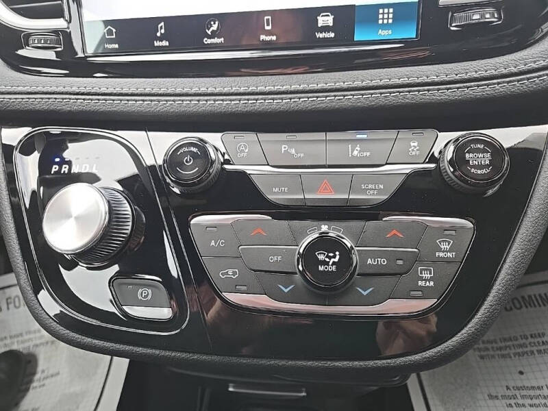 2026 Chrysler Pacifica Select