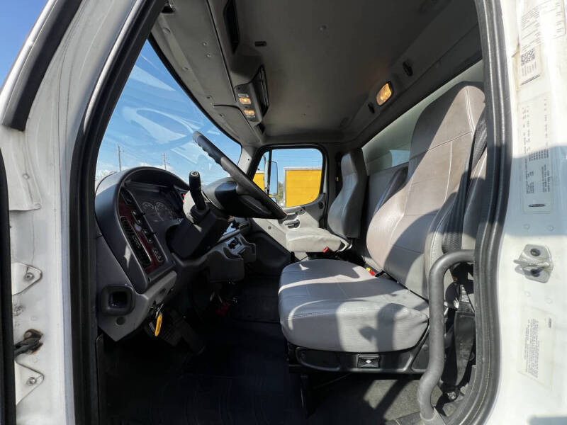 2019 Freightliner M2 106