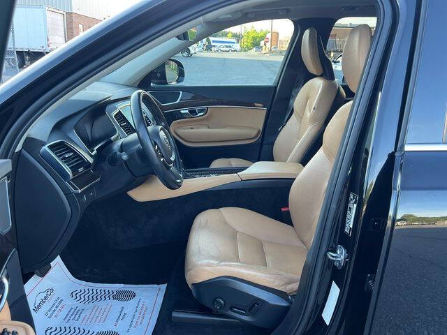 2016 Volvo XC90 T6 Momentum