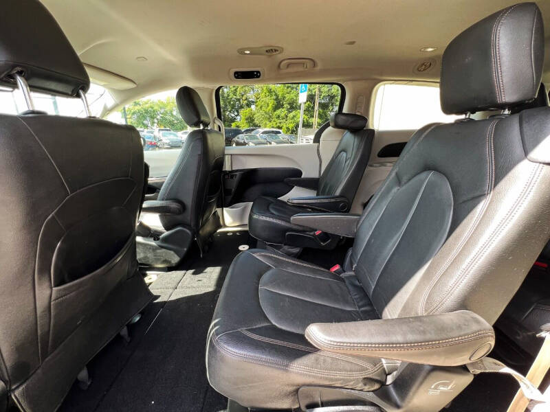 2017 Chrysler Pacifica Touring