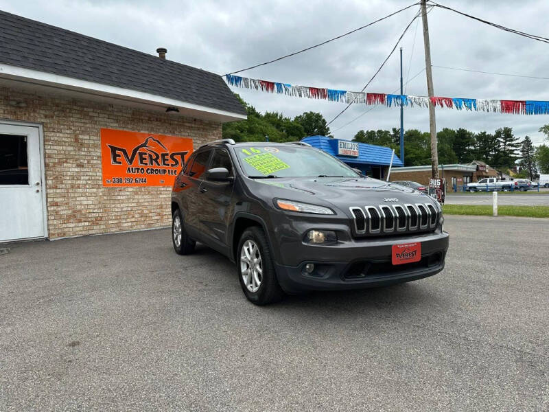 Used 2016 Jeep Cherokee Latitude with VIN 1C4PJMCB8GW359118 for sale in Austintown, OH