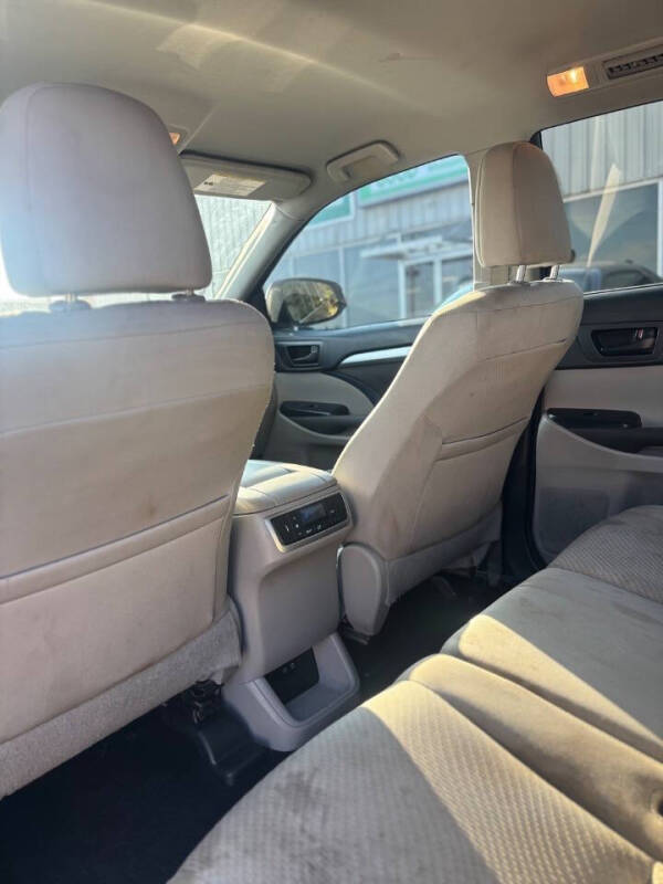 2017 Toyota Highlander LE