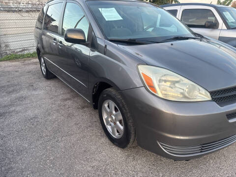 2004 Toyota Sienna LE 7 Passenger