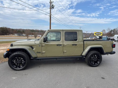 2025 Jeep Gladiator NightHawk