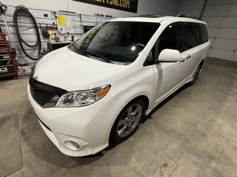 2013 Toyota Sienna SE 8-Passenger