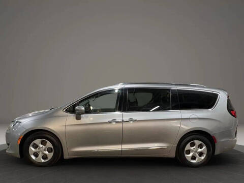 2017 Chrysler Pacifica Touring-L Plus