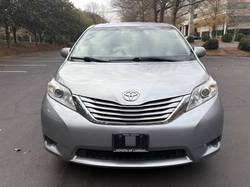 2017 Toyota Sienna LE 7-Passenger Auto Access Seat