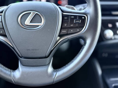2022 Lexus ES 300h