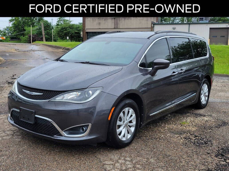 2017 Chrysler Pacifica Touring-L