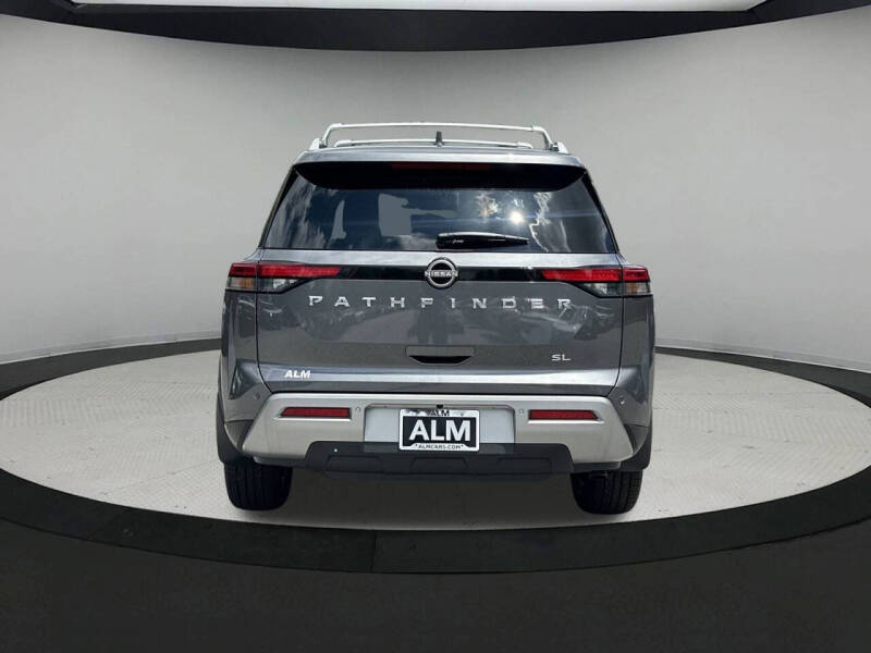 2025 Nissan Pathfinder SL