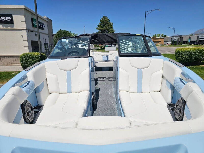 2022 MasterCraft XT24
