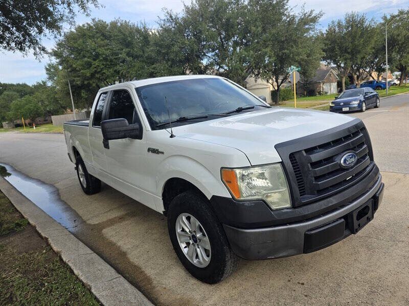 2010 Ford F-150 XL's photo