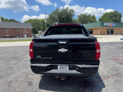 2013 Chevrolet Avalanche LS Black Diamond