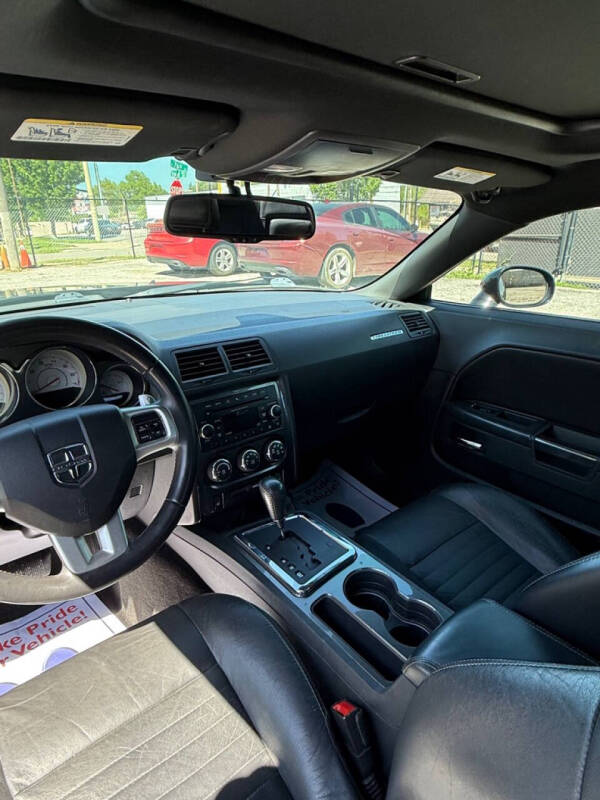 2013 Dodge Challenger SXT Plus