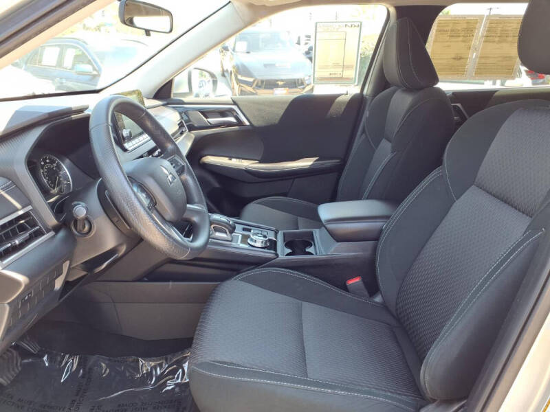 2024 Mitsubishi Outlander ES