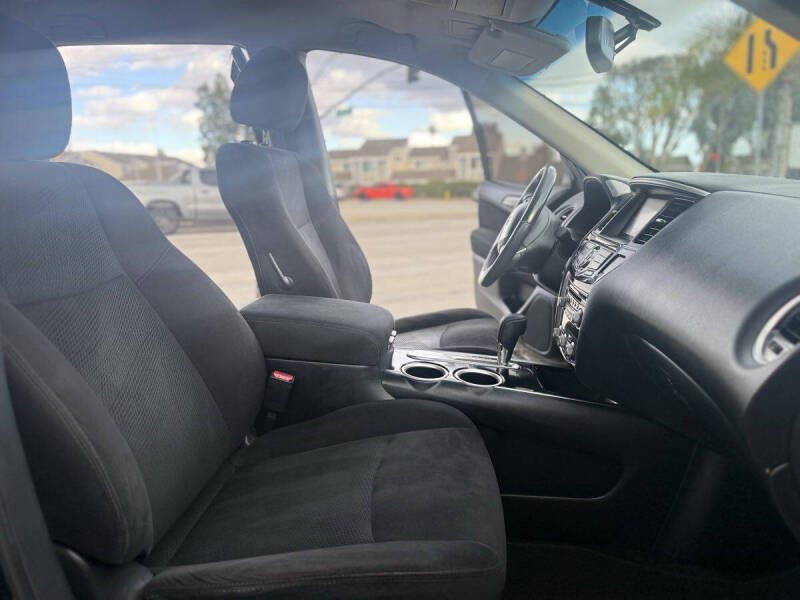 2016 Nissan Pathfinder SV