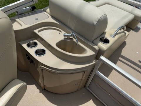 2011 Bennington 25753