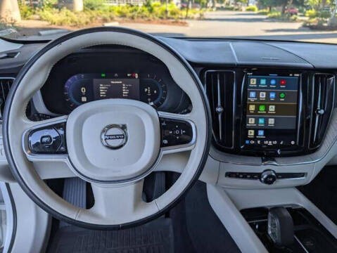 2023 Volvo XC60 B5 Plus Dark Theme