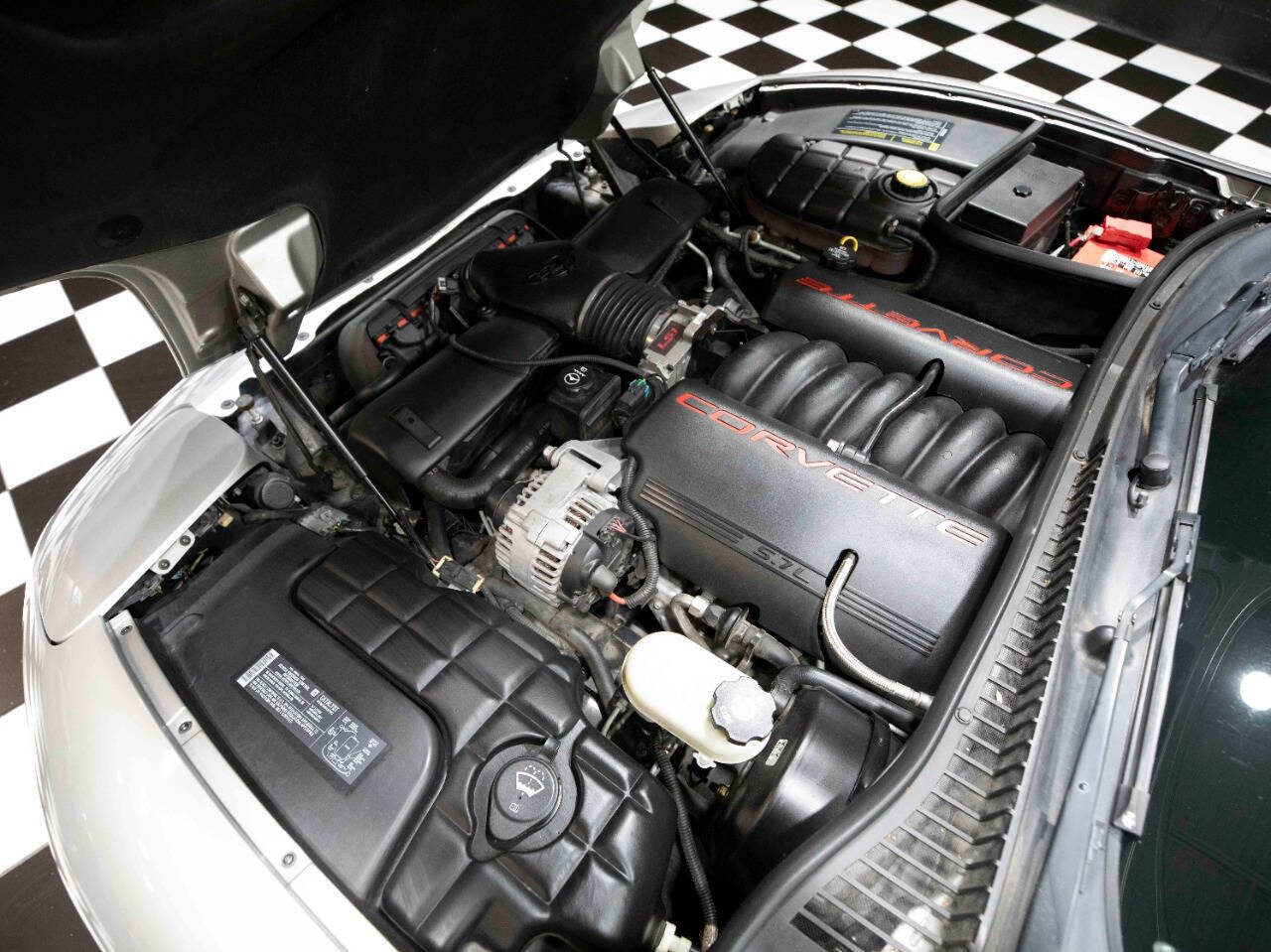 2004 Chevrolet Corvette 5