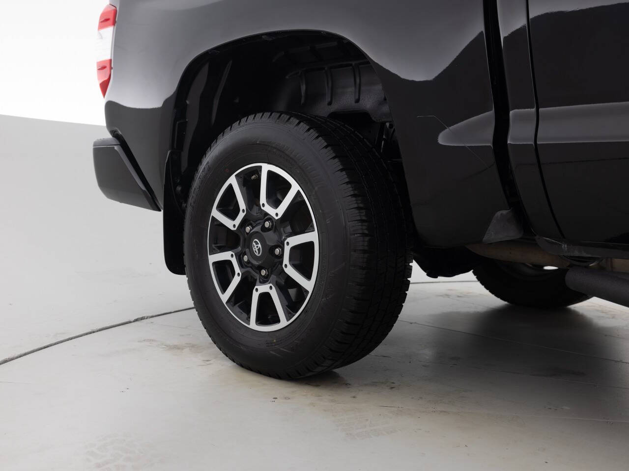 Used Car 2018 Toyota Tundra  Sr5 4x4 4dr Crewmax Cab Pickup Sb (5.7l V8) For Sale Under $30,000 In Coal City, Illinois