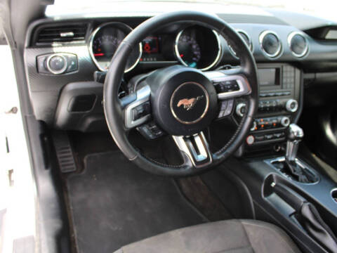 2017 Ford Mustang V6