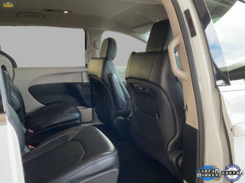 2024 Chrysler Pacifica Plug-In Hybrid Select