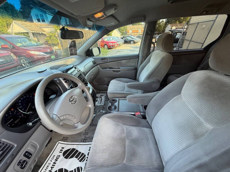 2009 Toyota Sienna CE 7-Passenger