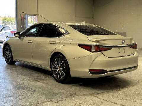 2023 Lexus ES 300h