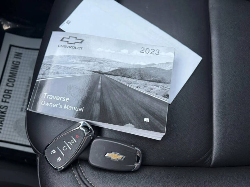 2023 Chevrolet Traverse LT Leather