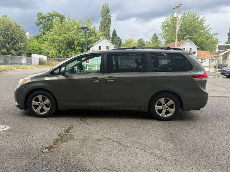 2012 Toyota Sienna LE 8-Passenger
