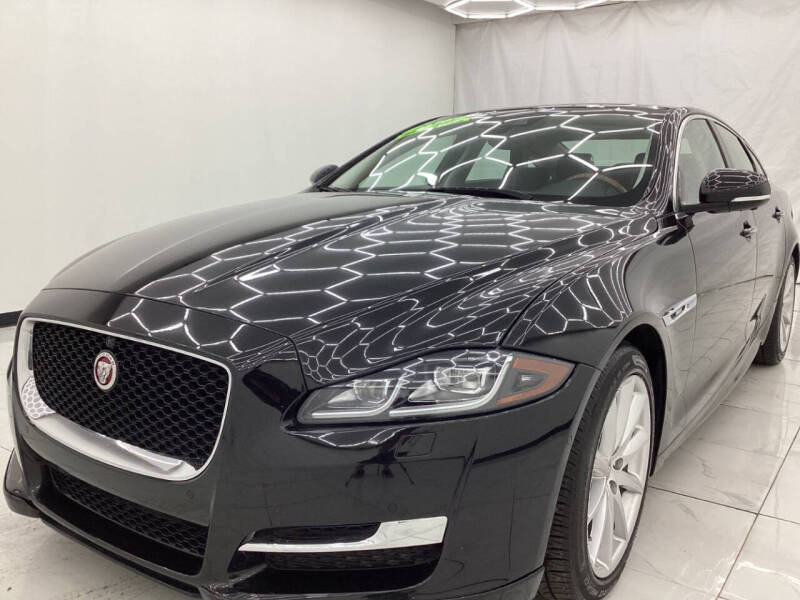 2018 Jaguar XJ R-Sport's photo