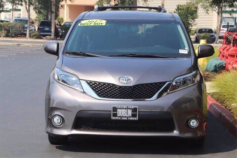 2017 Toyota Sienna SE 8-Passenger