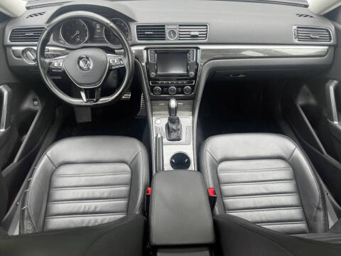 2017 Volkswagen Passat 1.8T SEL Premium