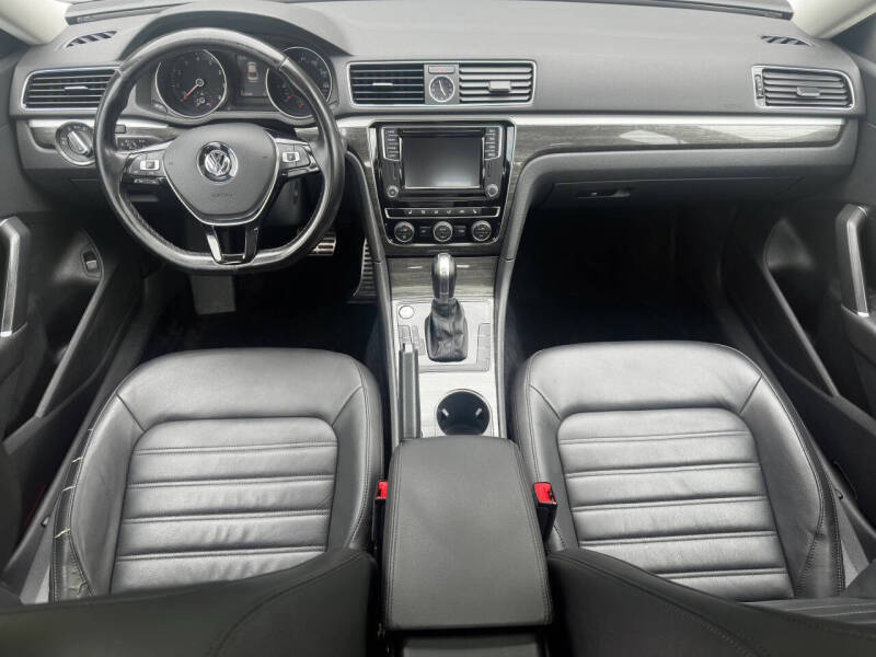 2017 Volkswagen Passat 1.8T SEL Premium