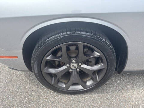 2017 Dodge Challenger SXT Plus