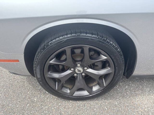 2017 Dodge Challenger SXT Plus