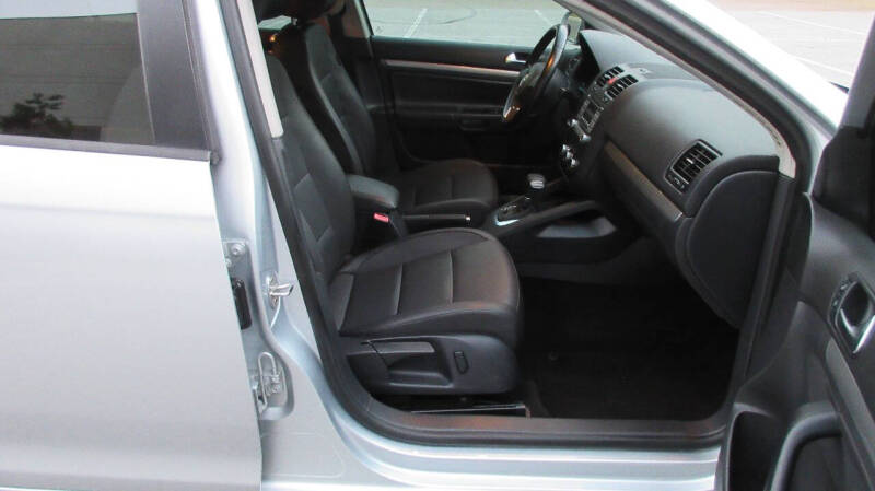 2010 Volkswagen Jetta Limited Edition photo 21