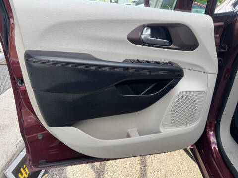 2017 Chrysler Pacifica Touring-L