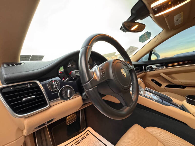 2016 Porsche Panamera Edition