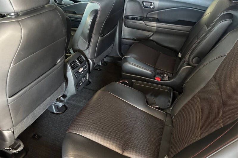 2022 Honda Pilot Black Edition