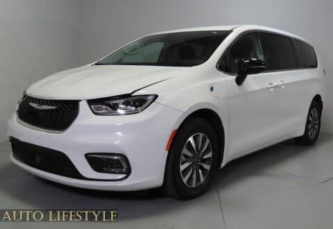 2024 Chrysler Pacifica Plug-In Hybrid S Appearance