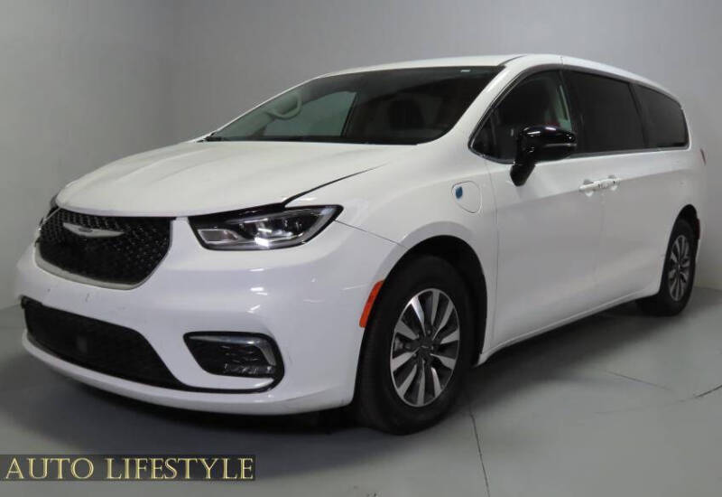 2024 Chrysler Pacifica Plug-In Hybrid S Appearance