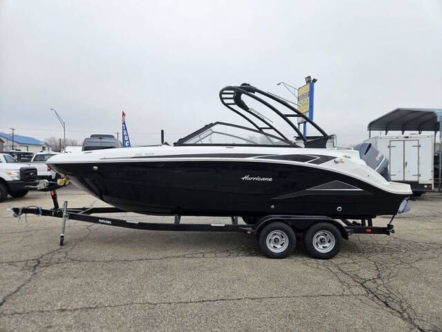 2023 Hurricane SunDeck 235 OB