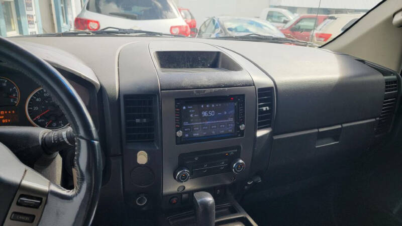 2012 Nissan Titan SV