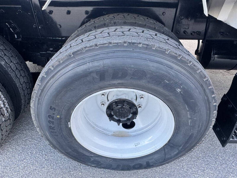 2017 Freightliner M2 106
