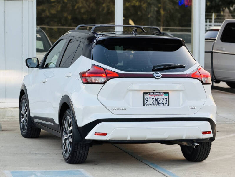 2021 Nissan Kicks SR