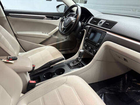 2017 Volkswagen Passat 1.8T R-Line