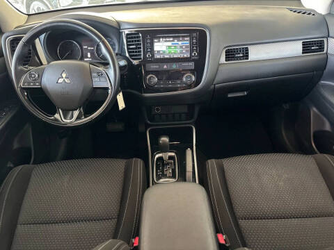 2017 Mitsubishi Outlander ES