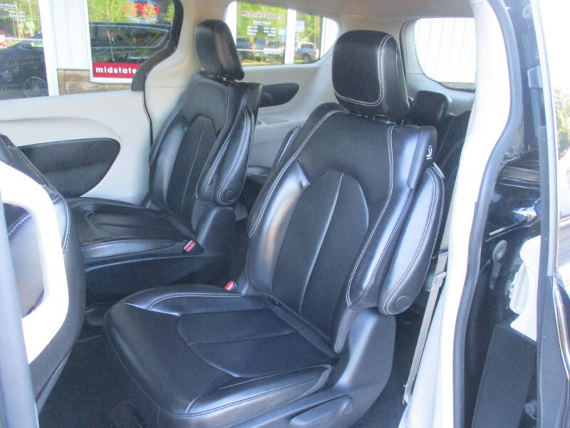 2023 Chrysler Pacifica Plug-In Hybrid Touring L
