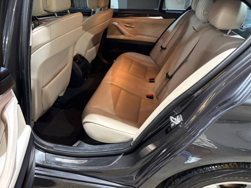 2011 BMW 5 Series 528i